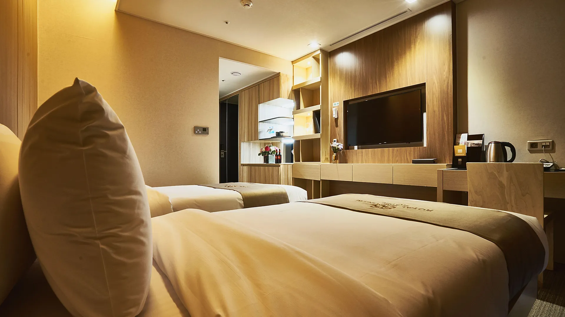 Royal Emporium Incheon Airport Hotel 4*,  South Korea