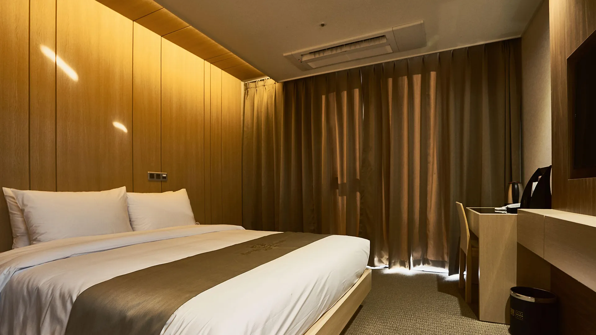 Royal Emporium Incheon Airport Hotel 4*,  South Korea