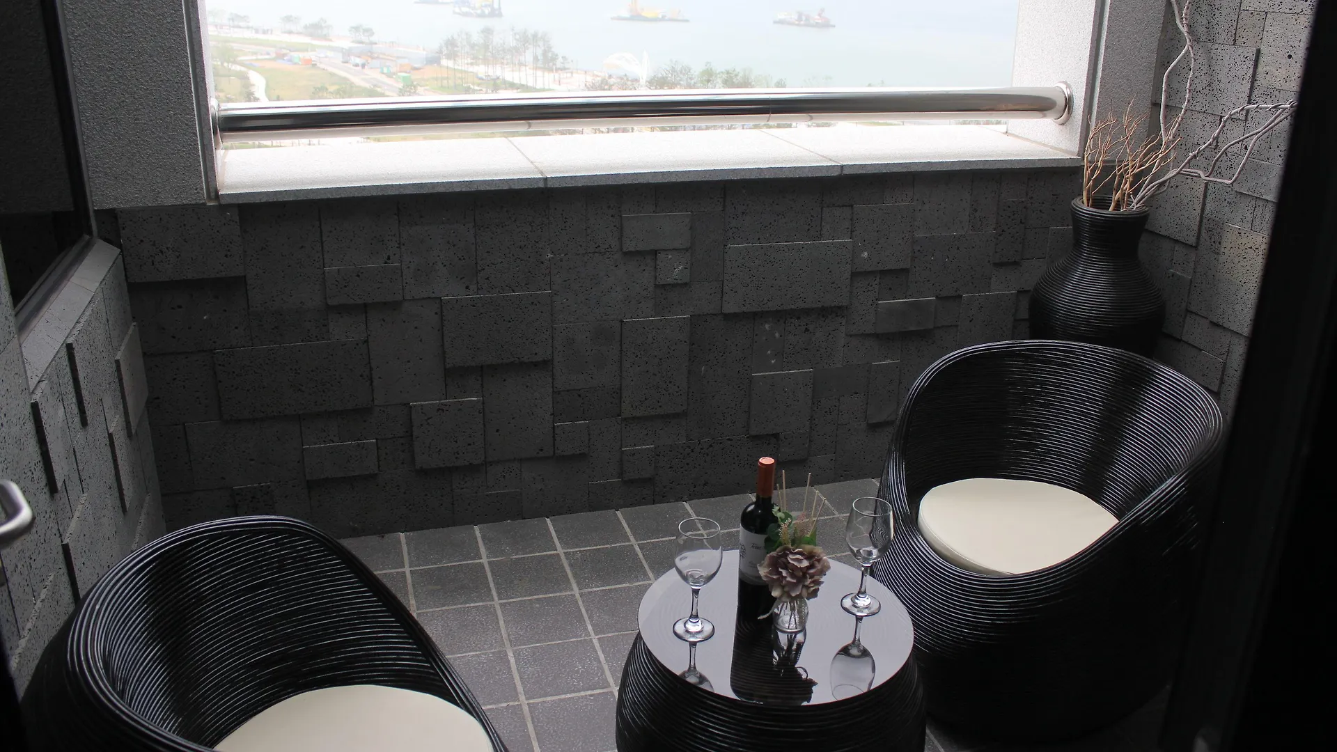 Royal Emporium Incheon Airport Hotel