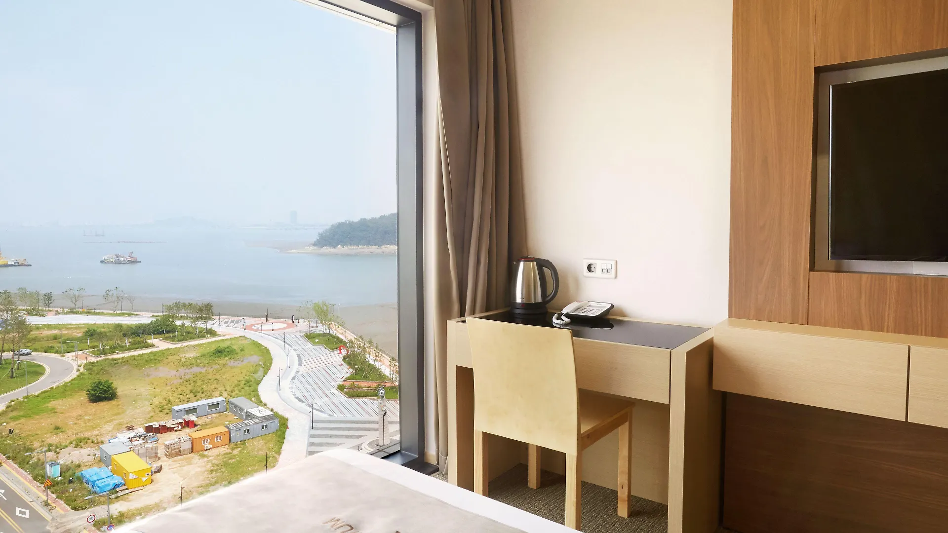 Royal Emporium Incheon Airport Hotel