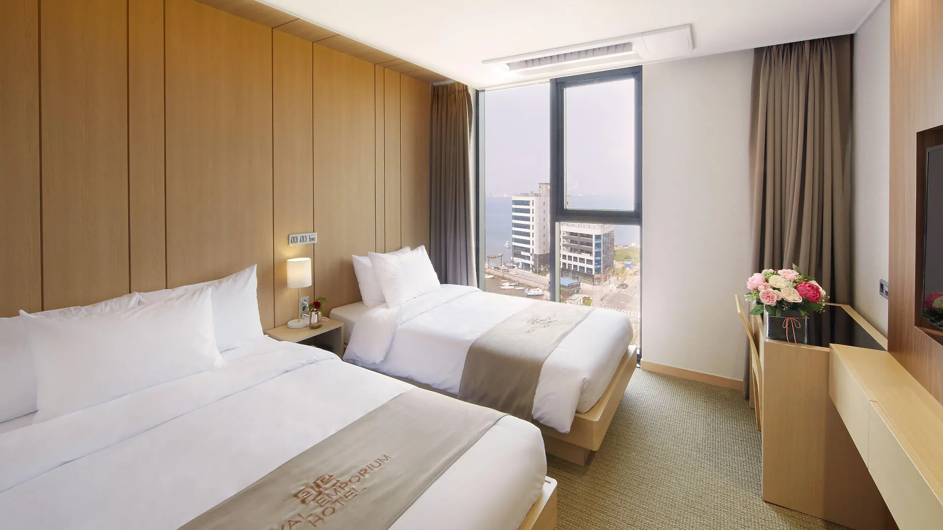 Royal Emporium Incheon Airport Hotel 4*,