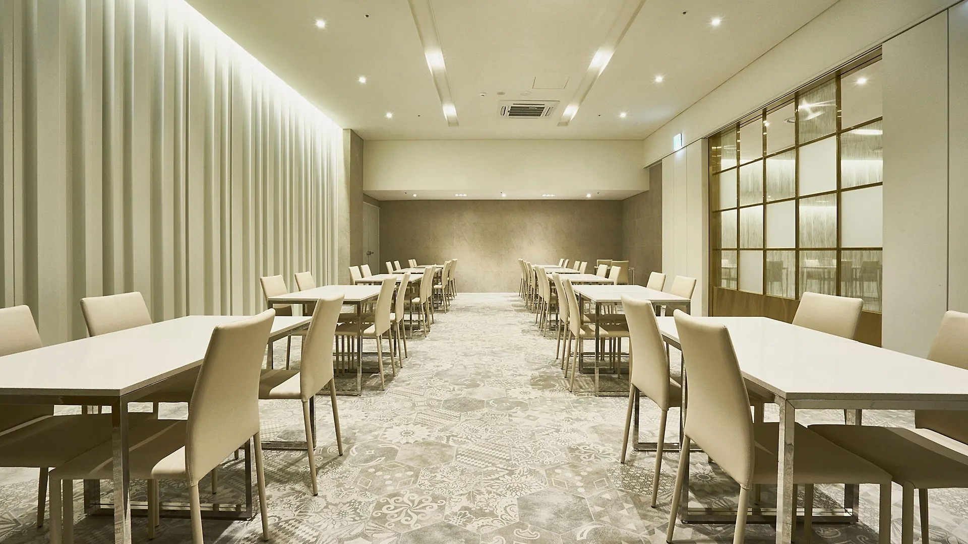 Royal Emporium Incheon Airport Hotel 4*,  South Korea