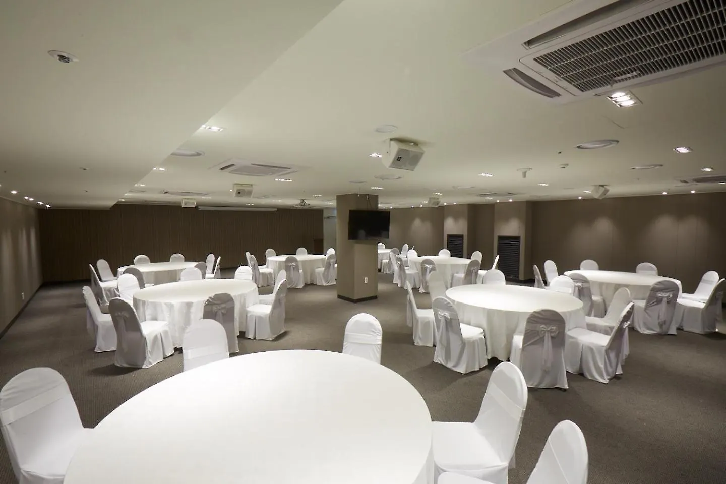 Royal Emporium Incheon Airport Hotel