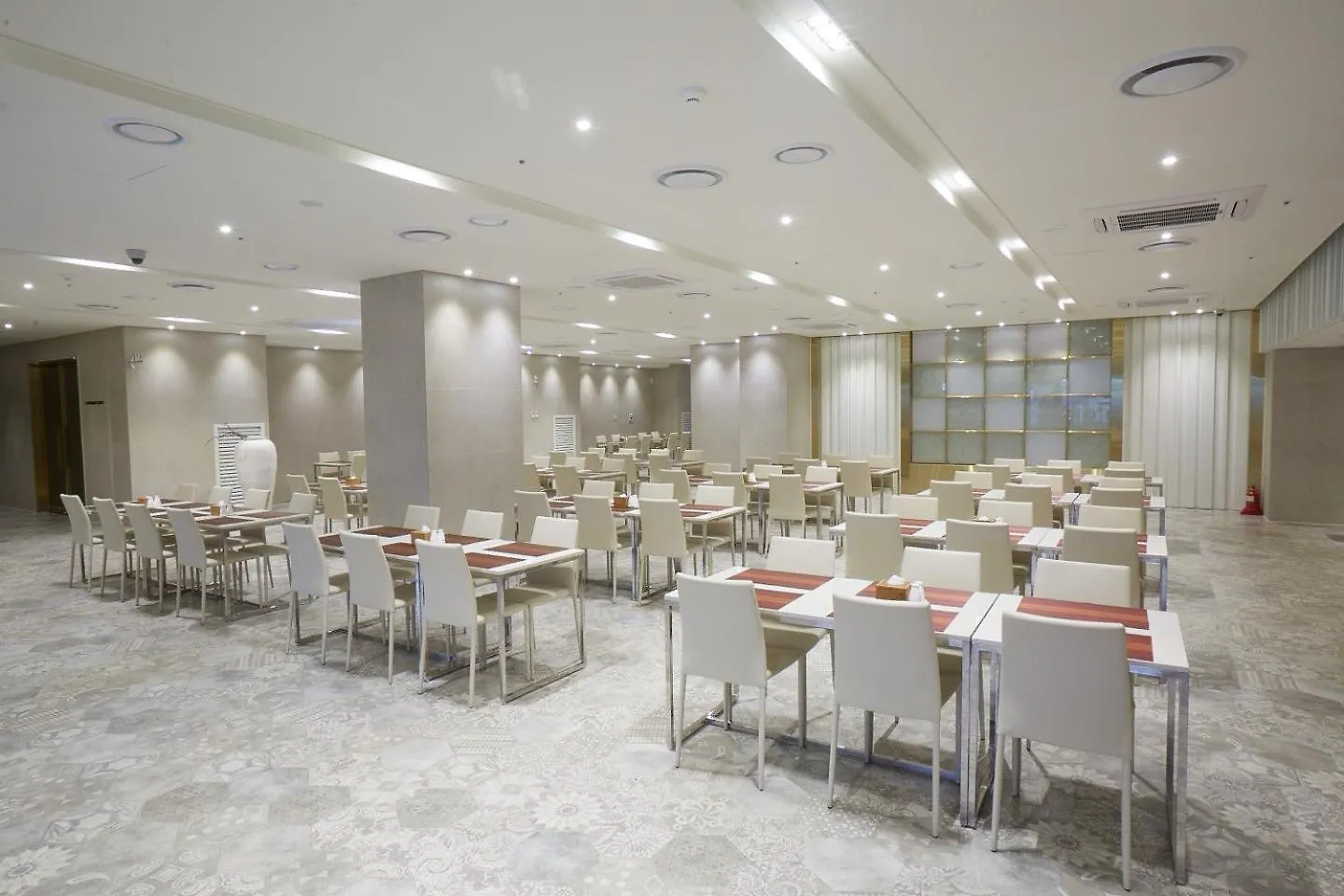 Royal Emporium Incheon Airport Hotel