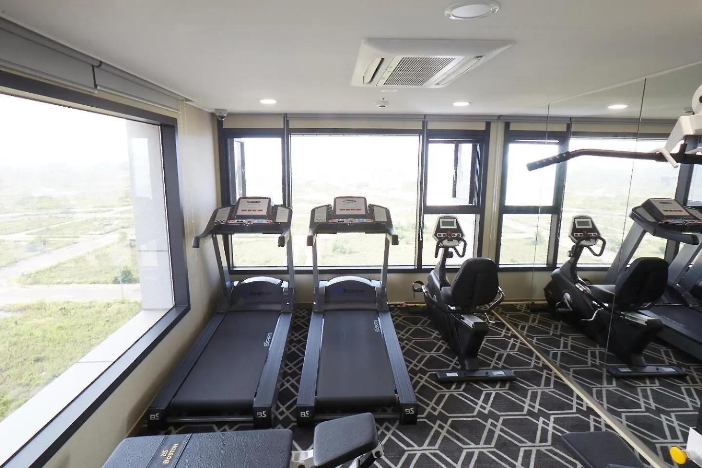 Royal Emporium Incheon Airport Hotel 4*,