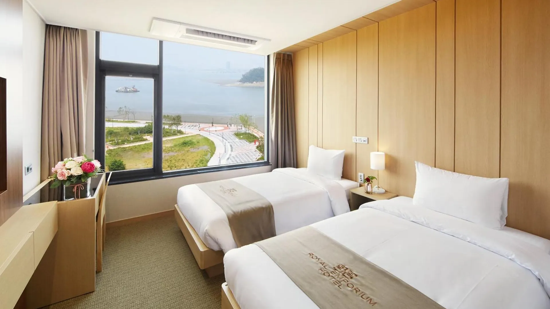 Royal Emporium Incheon Airport Hotel