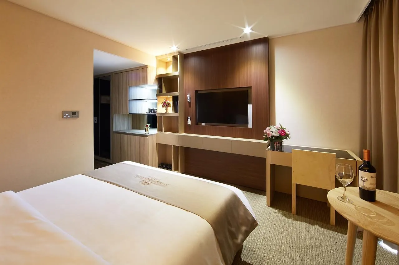 Royal Emporium Incheon Airport Hotel