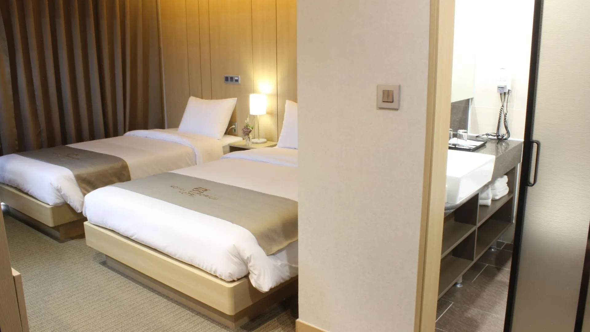 ****  Royal Emporium Incheon Airport Hotel South Korea