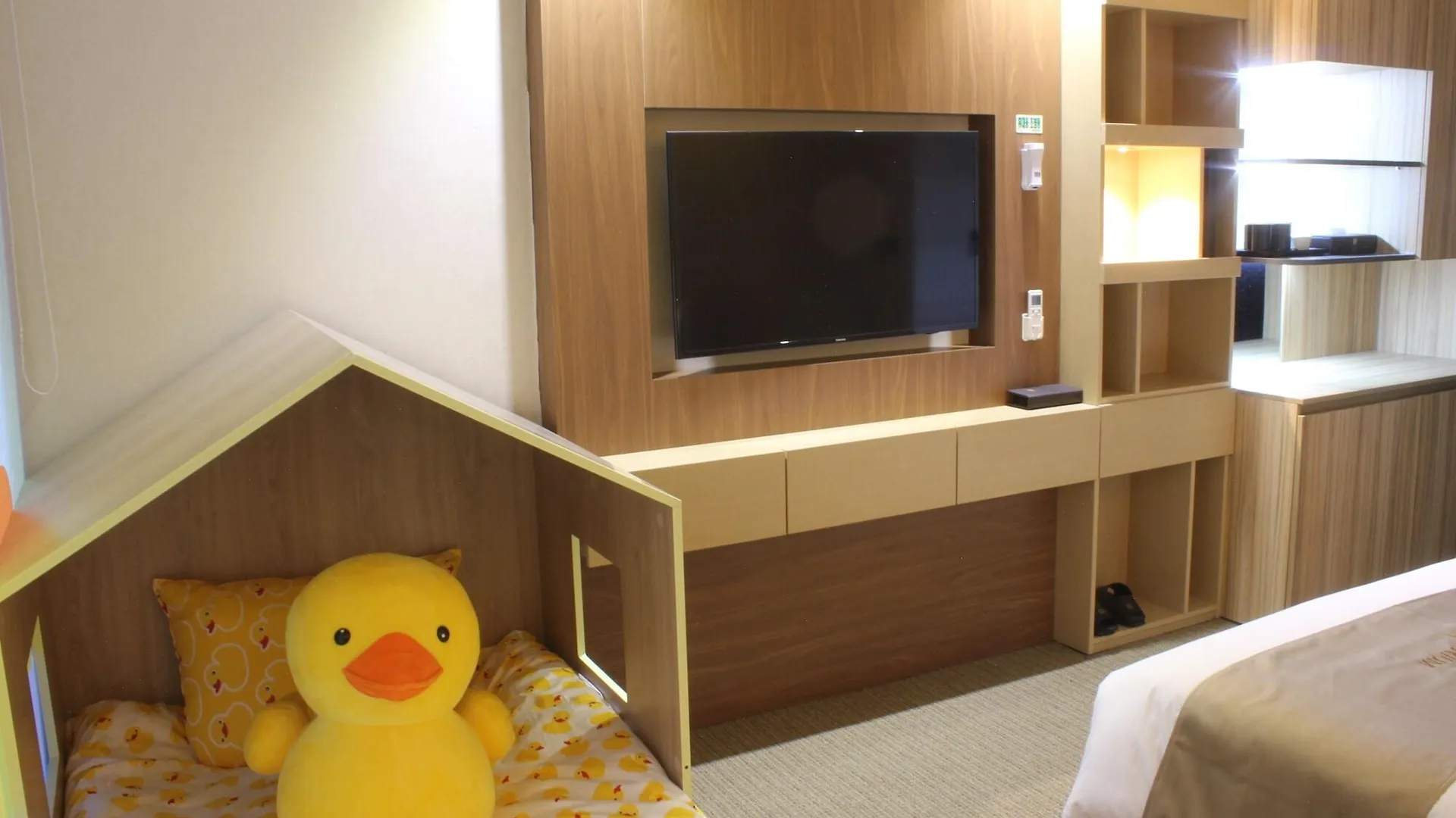 Royal Emporium Incheon Airport Hotel