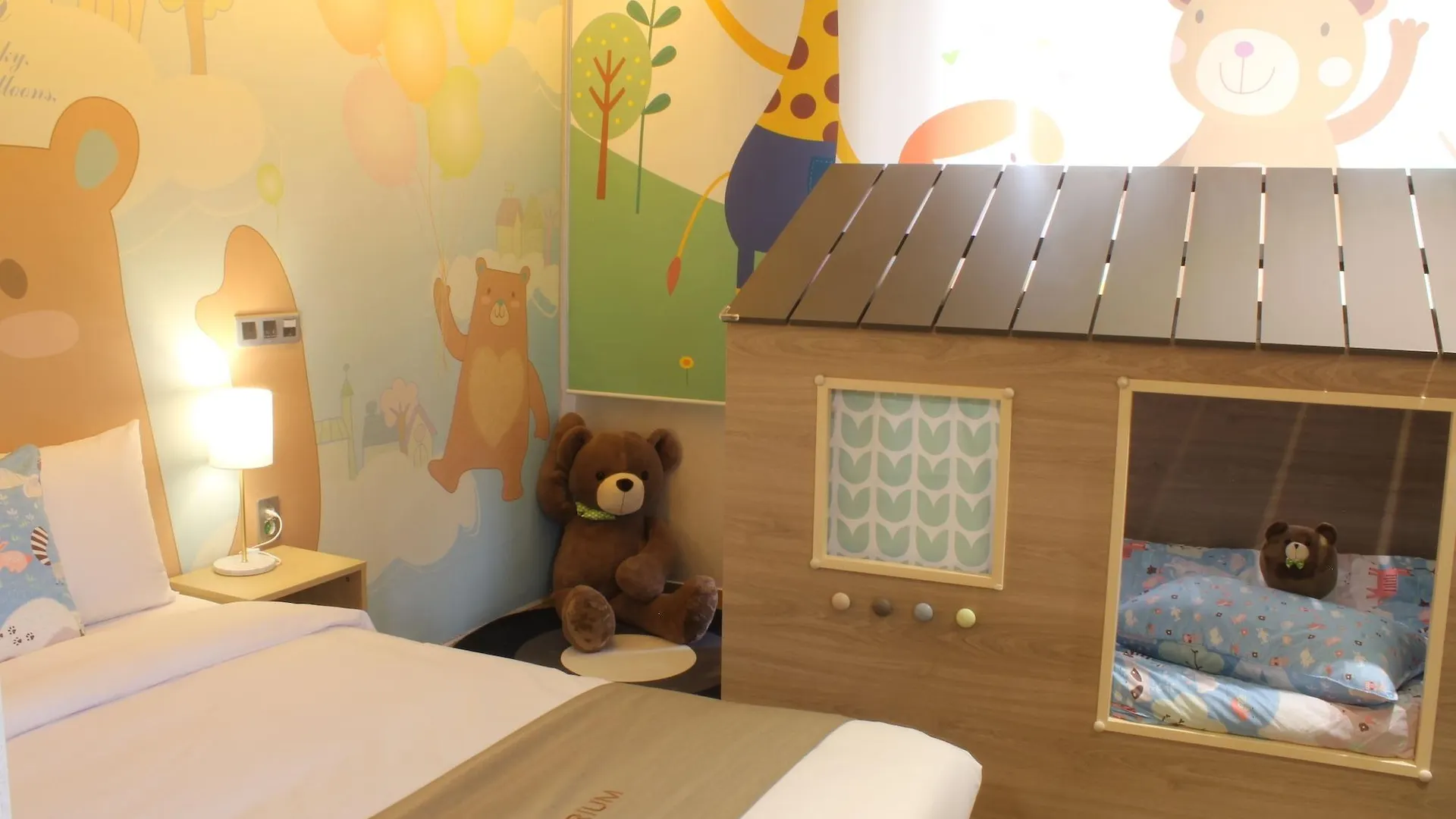 Royal Emporium Incheon Airport Hotel 4*,