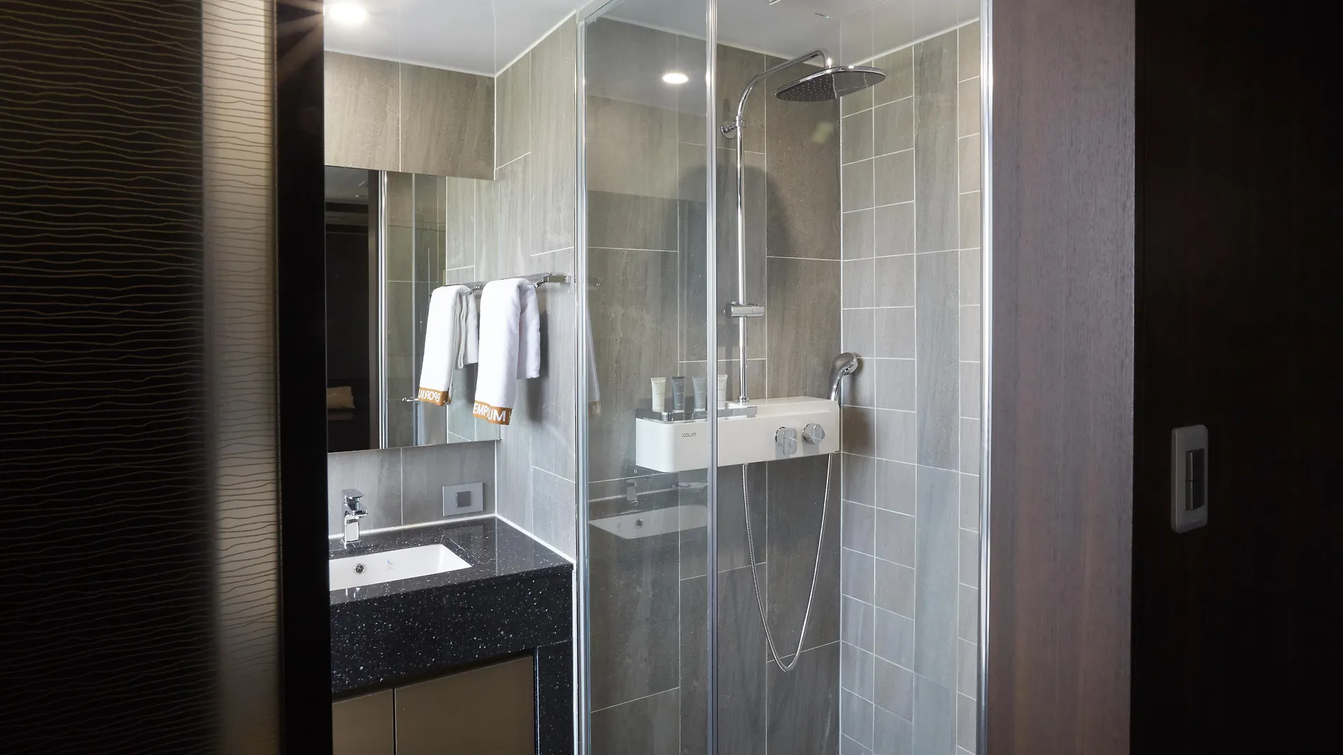 Royal Emporium Incheon Airport Hotel