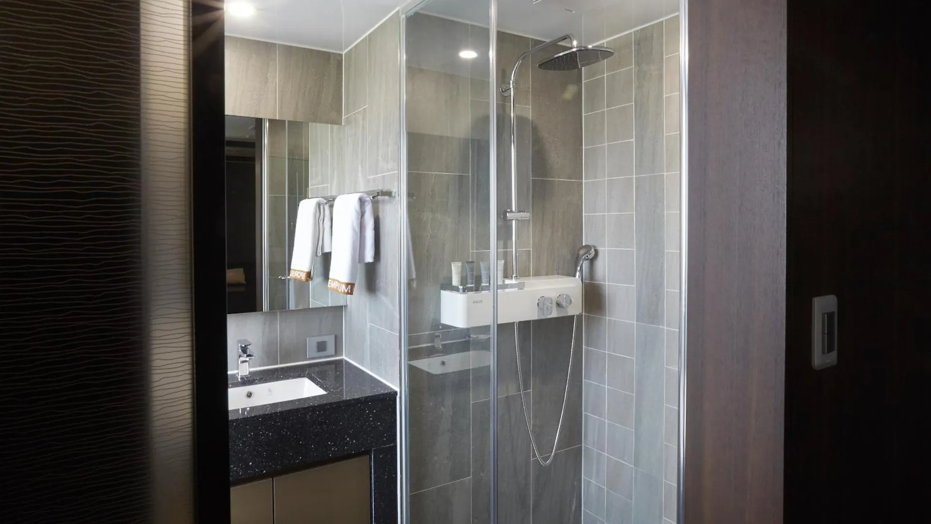 Royal Emporium Incheon Airport Hotel 4*,