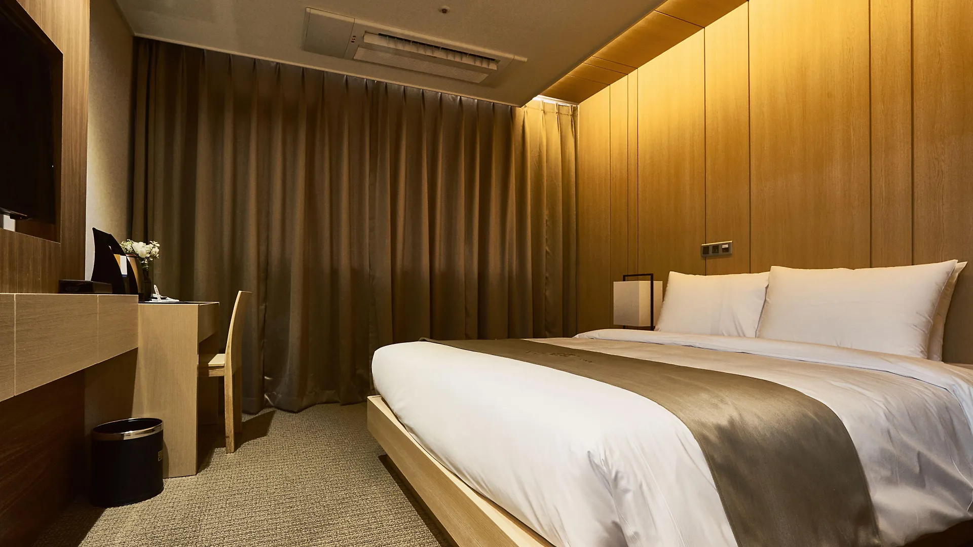Royal Emporium Incheon Airport Hotel