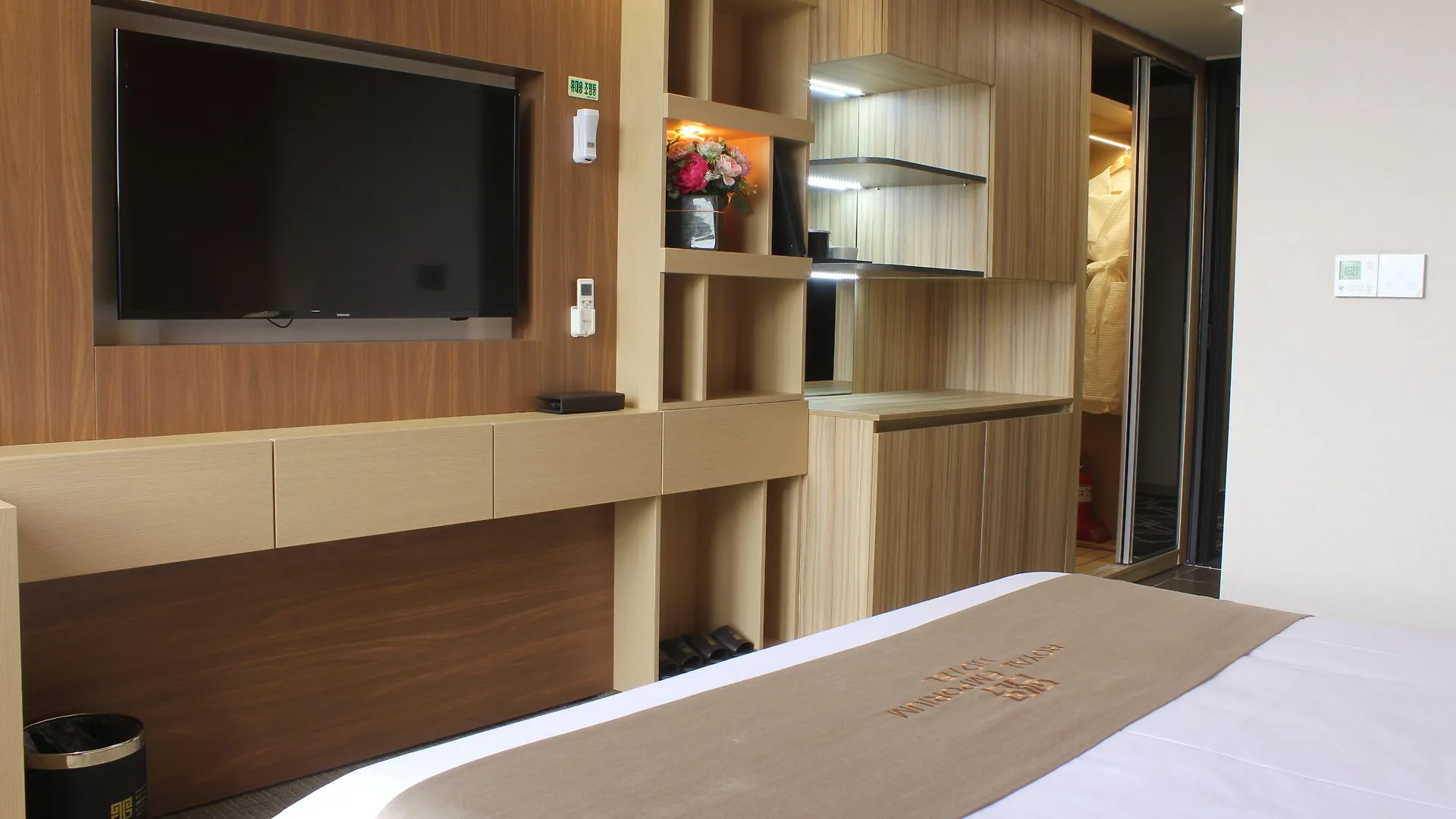 Royal Emporium Incheon Airport Hotel 4*,  South Korea