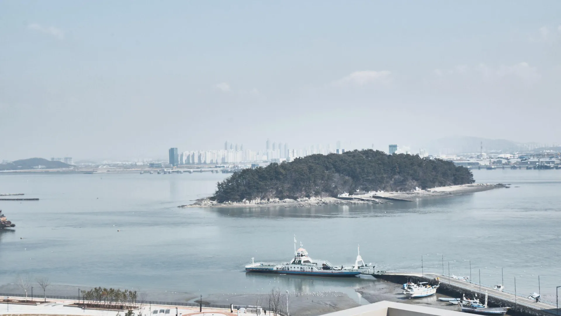 Royal Emporium Incheon Airport Hotel