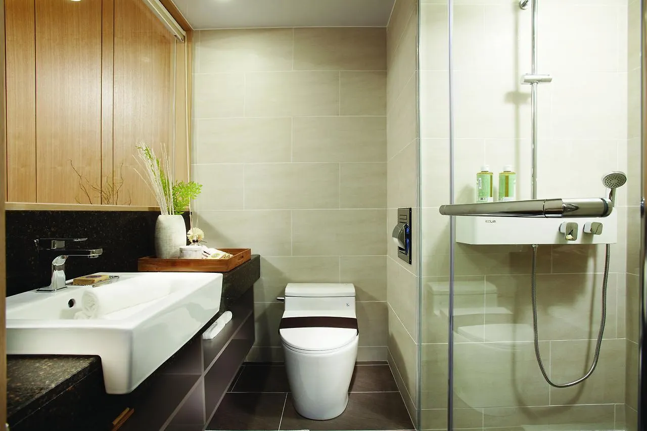 Royal Emporium Incheon Airport Hotel 4*,