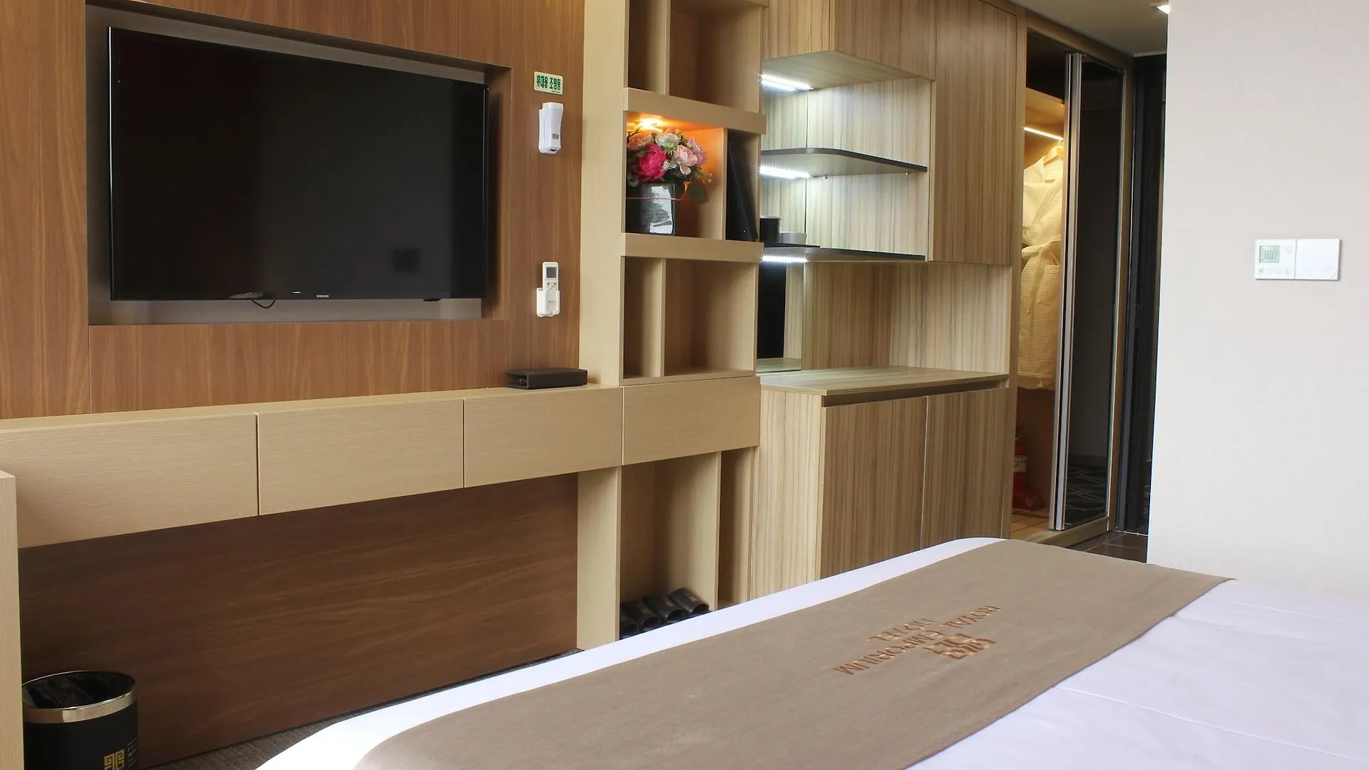 Royal Emporium Incheon Airport Hotel