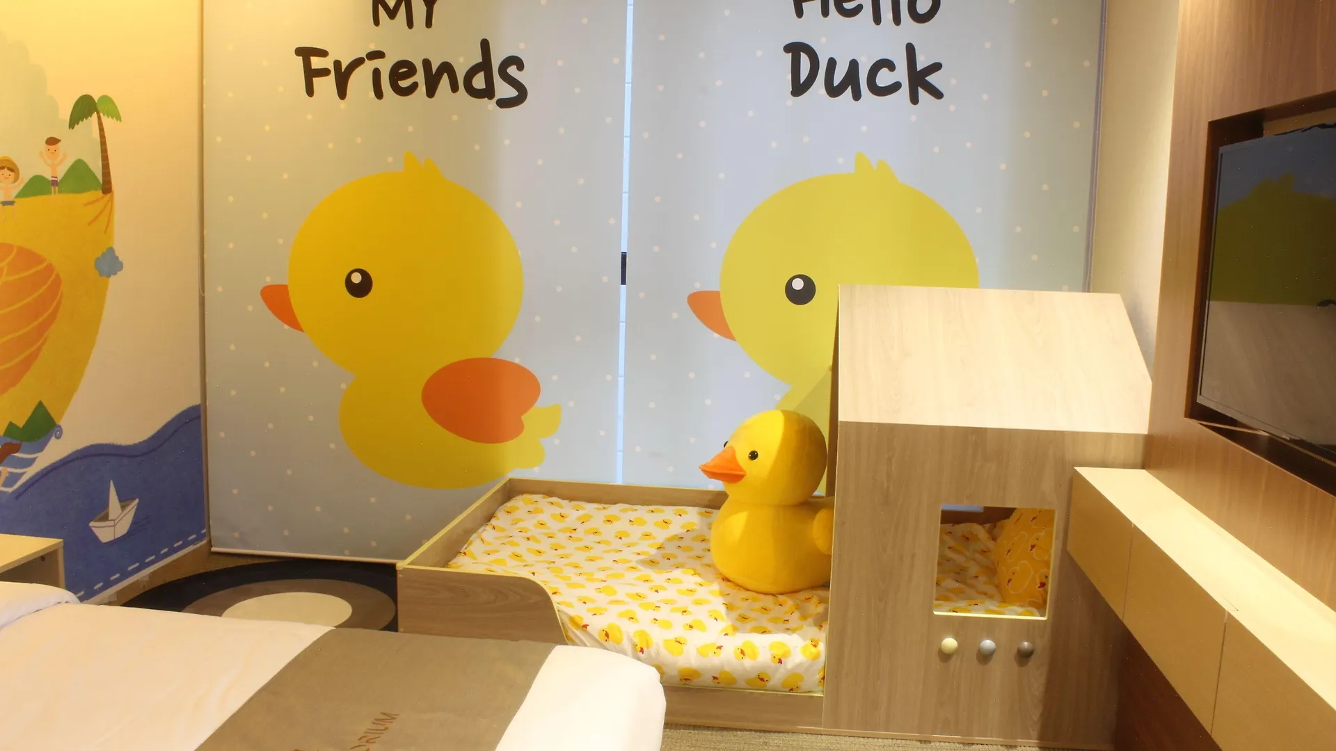 Royal Emporium Incheon Airport Hotel