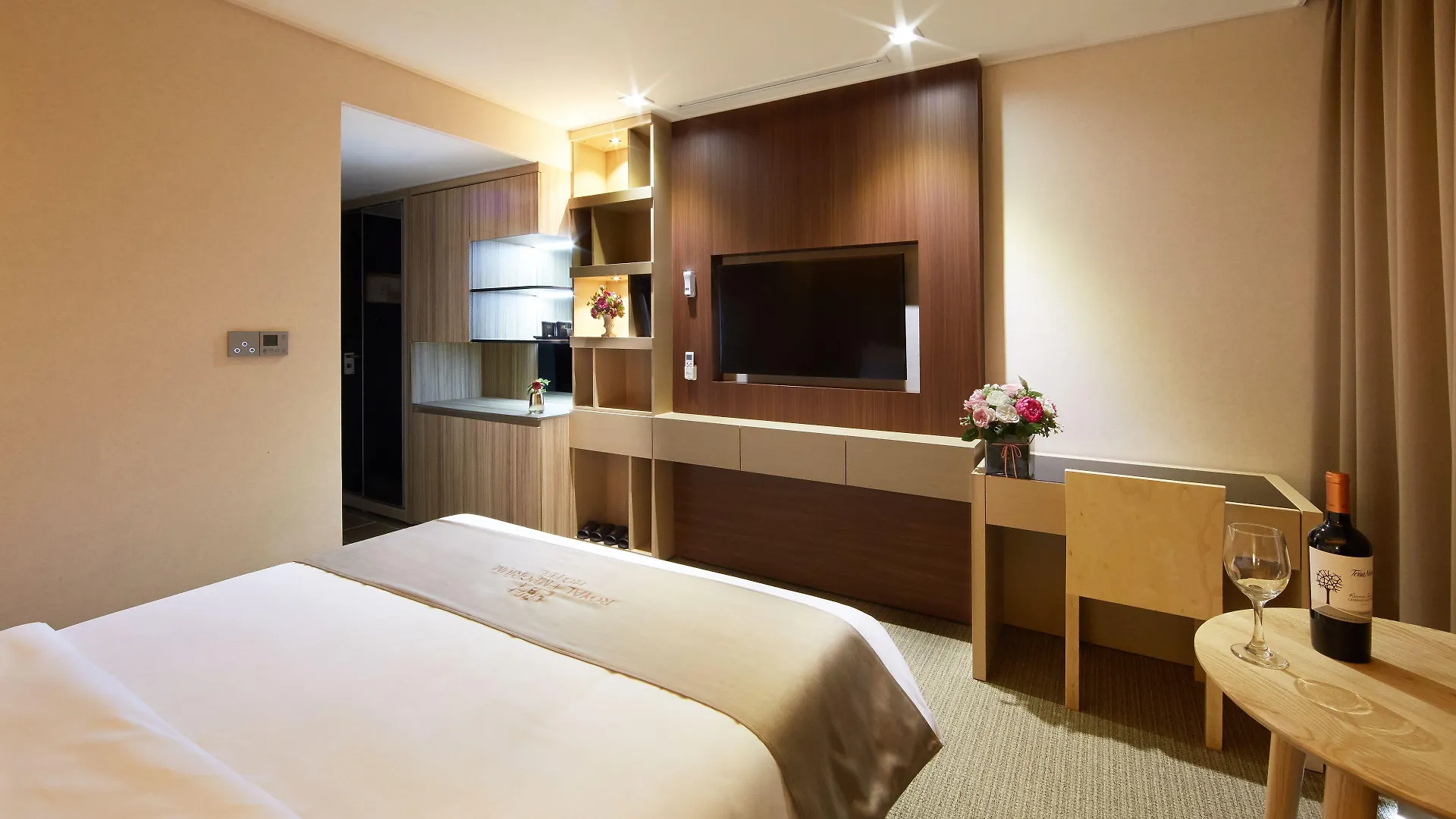 Royal Emporium Incheon Airport Hotel 4*,  South Korea